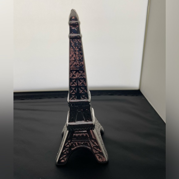 Eiffel Tower Decor - Picture 3 of 4